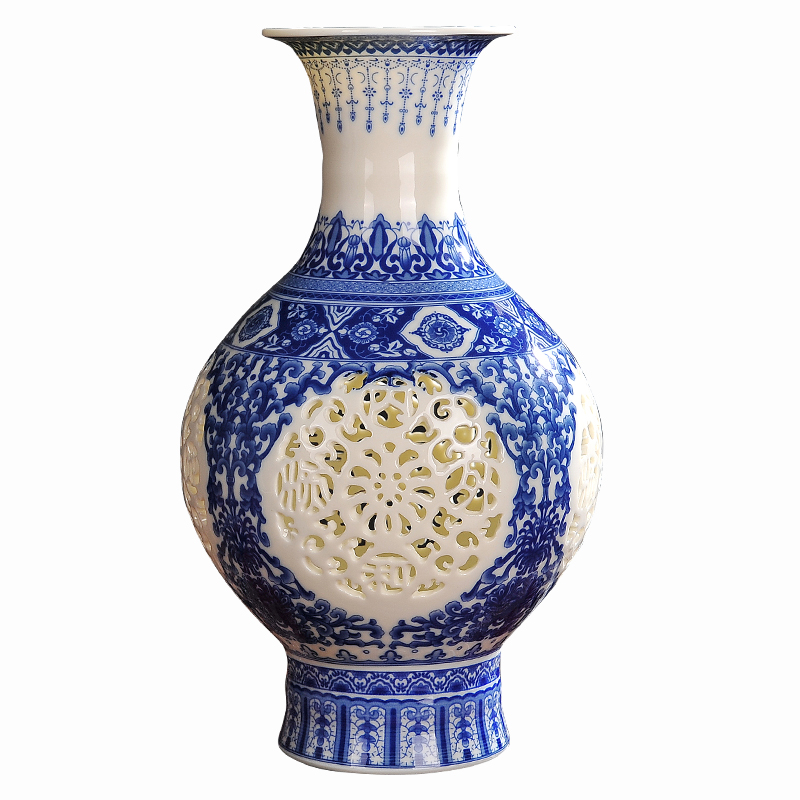 Jingdezhen ceramics porcelain vase hollow out the living room of modern Chinese arts and crafts porcelain home decoration furnishing articles