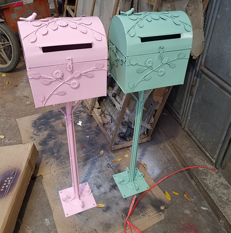 欧式铁艺邮箱 别墅信箱信报箱 邮筒婚庆摆件外防雨家用收件箱立式
