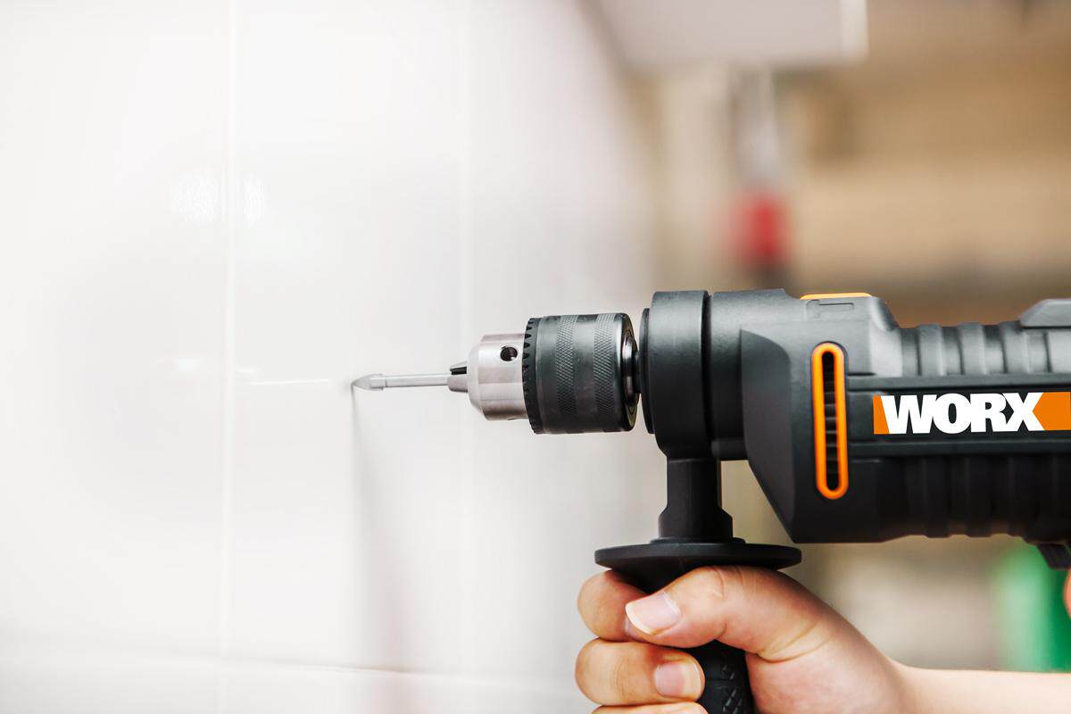 美观易修补老师傅都是这么给墙面打孔的