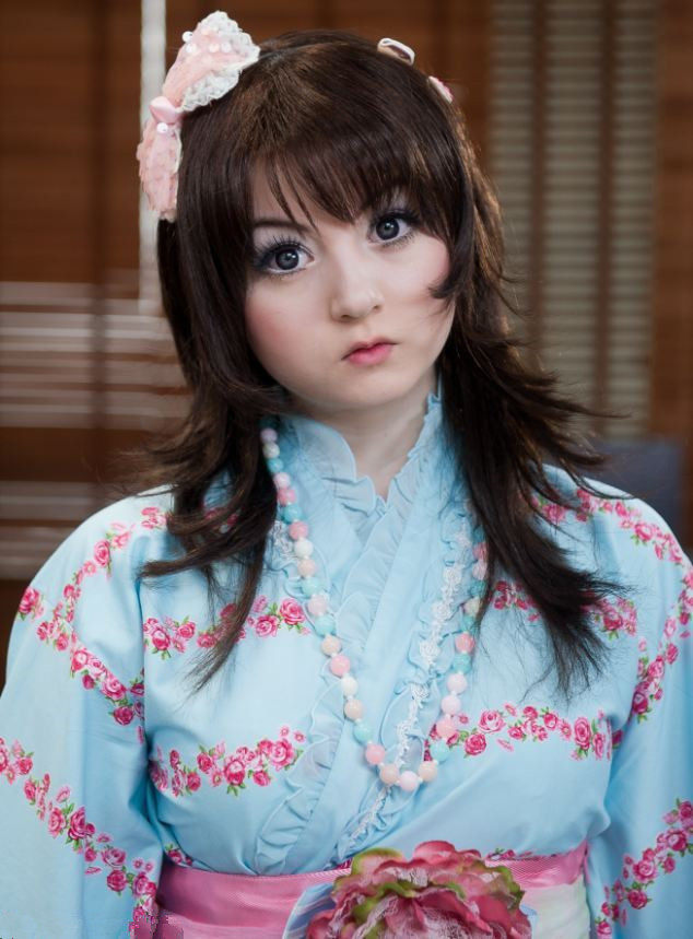 英国15岁萝莉妆成瓷娃娃,惊艳网友!