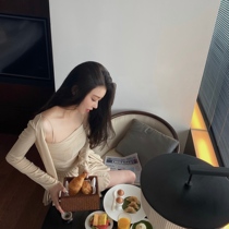 JoyingFeng (Peach Oolong)Age-reducing three-piece fashion suit womens knitted cardigan suspender skirt