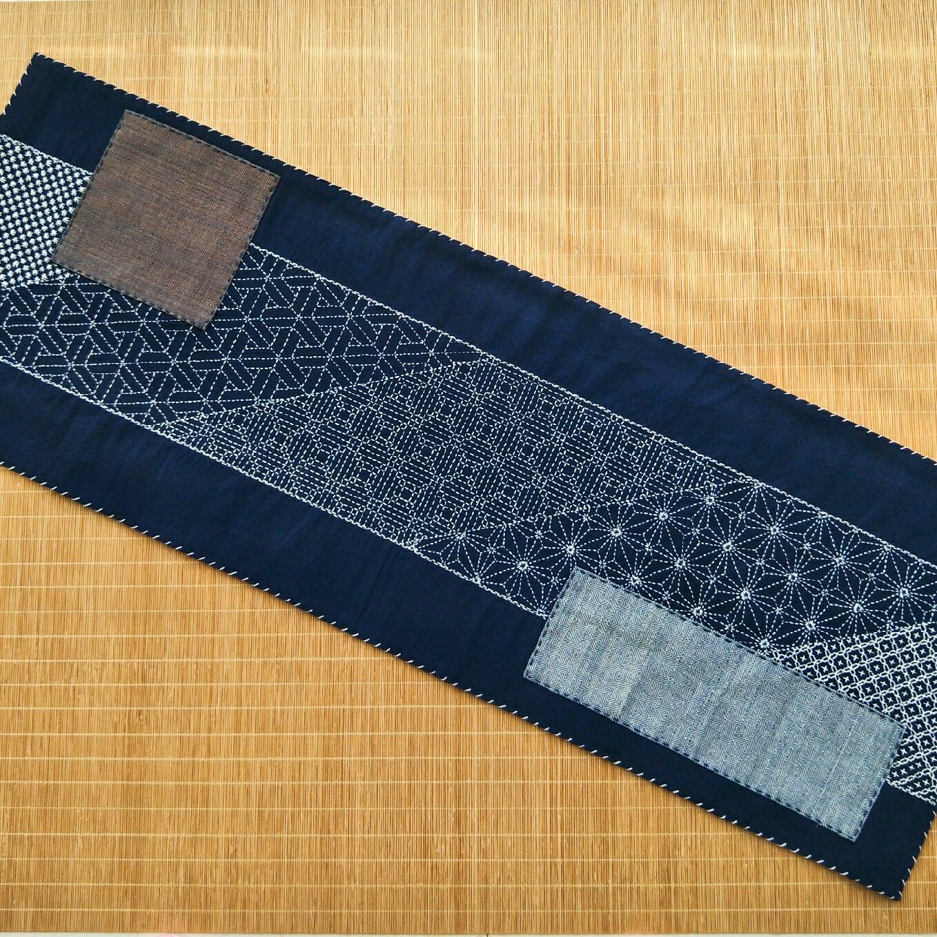 {璞琢}刺子绣拼色织蓝染斗纹布茶席桌垫. 来自璞琢自造 - 微博