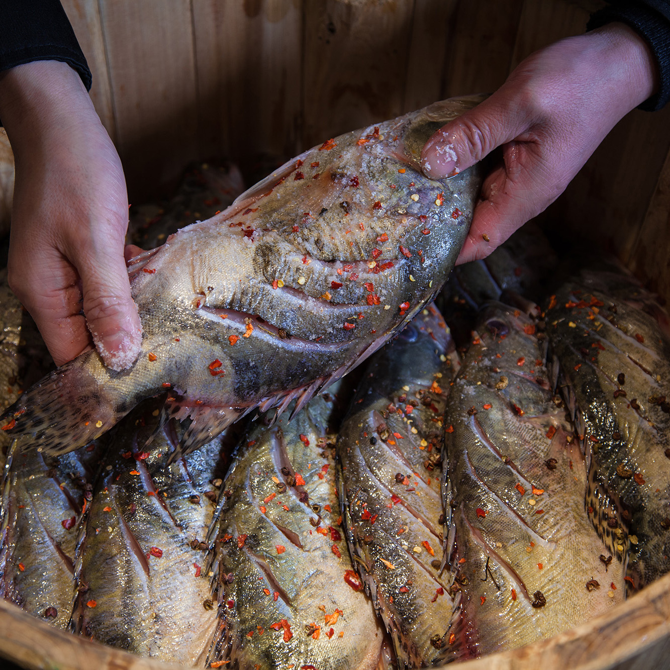 热门潮流都在这,猎奇飘香臭鳜鱼