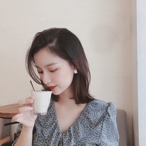 (No ear hole must enter) Hong Kong flavor retro earrings female small simple earrings