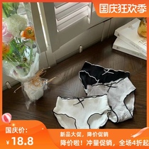 Japanese simple sweet little fragrant underwear women cotton antibacterial middle waist breathable student sexy girl triangle shorts head