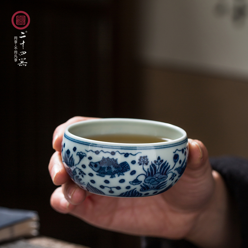 Hand the blue and white porcelain of jingdezhen ceramic all Hand kung fu master cup single cup sample tea cup, small cup single restoring ancient ways