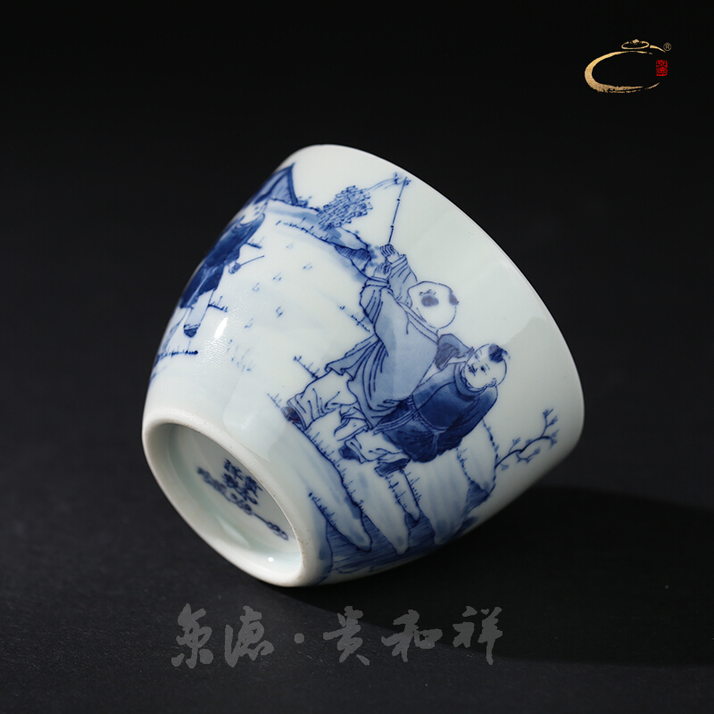 Jingdezhen blue and white pine forest and auspicious hand - made kung fu tea set on high CPU master cup a cup of pure checking sample tea cup