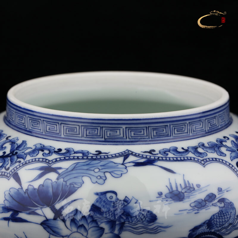 Beijing DE and auspicious manual blue and white window yuanyang flower POTS can of business gifts ceramic tea canister