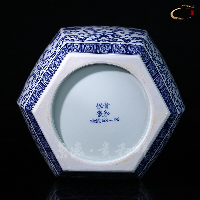 And auspicious six - party caddy fixings jingdezhen blue And white tie up branches master hand draw large tea tins gift box