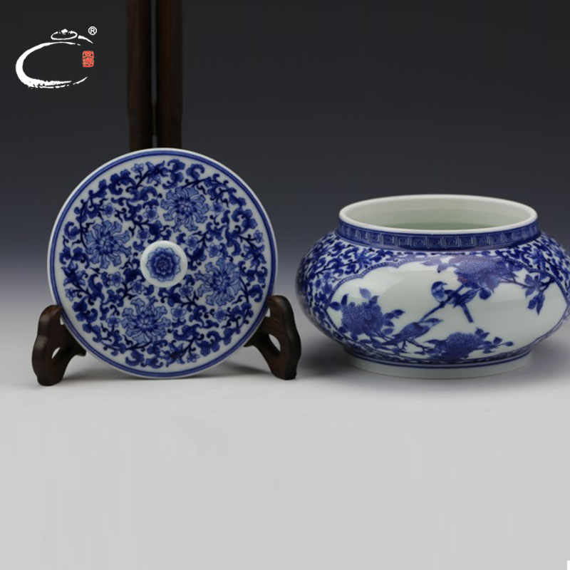 Blue and white window of flowers and birds and auspicious caddy fixings master of jingdezhen hand - made ceramic POTS sealed box tins