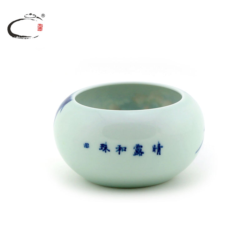 Characteristics of jingdezhen porcelain and auspicious up glair lotus archaize water jar XiCha writing brush washer water wash tea urn