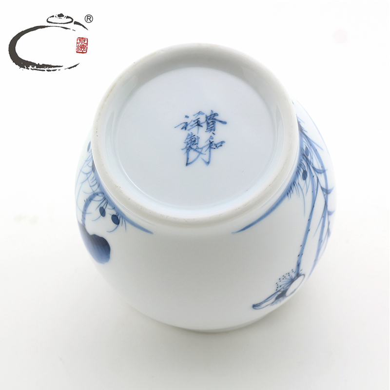 Blue and white lotus and auspicious hand - made ceramic tea pot small store receives travel portable sealed caddy fixings