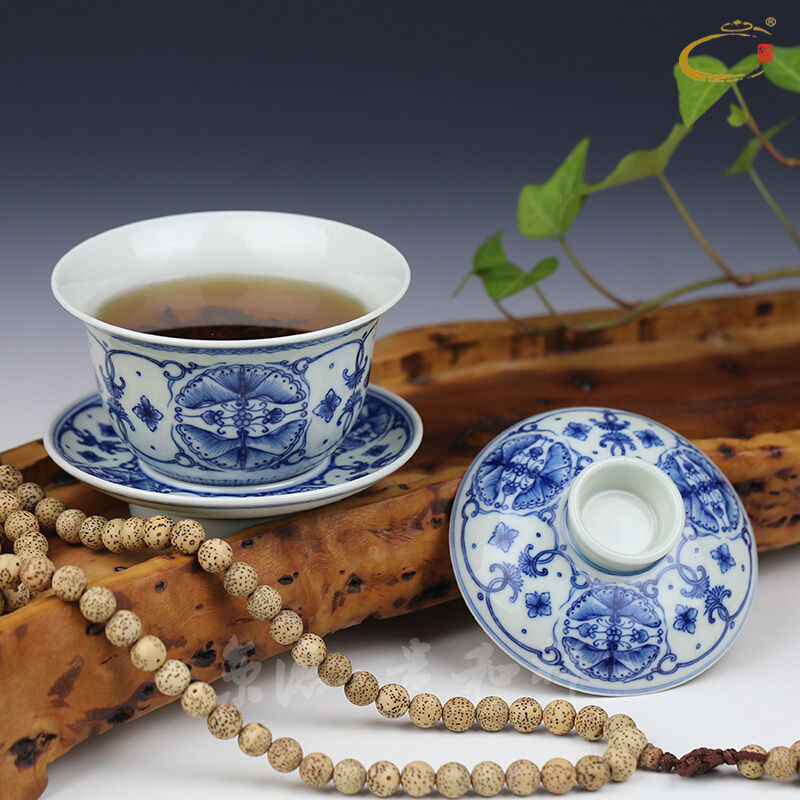 And auspicious jing DE collection jingdezhen blue And white ball butterfly tureen checking ceramic tea set to Mary new one cup bowl