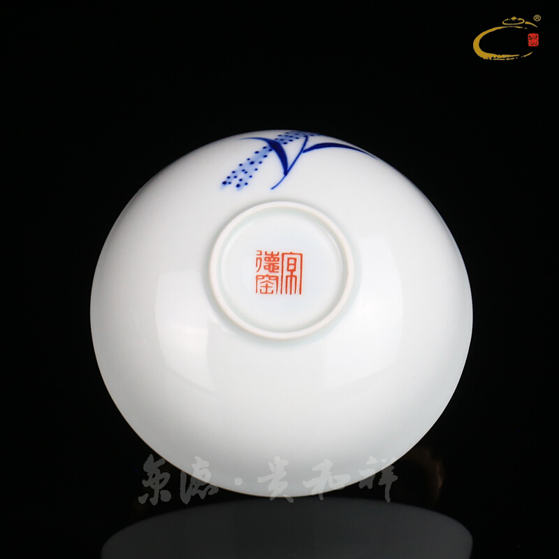 And auspicious jing DE up jingdezhen checking ceramic tea set, tea cup master cup single CPU kung fu tea cups