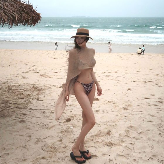 Women's 2025 new hot style high-end and beautiful sexy bikini hot girl three-point vacation hot spring swimsuit
Women's 2025 new hot style high-end and beautiful sexy bikini hot girl three-point vacation hot spring swimsuit