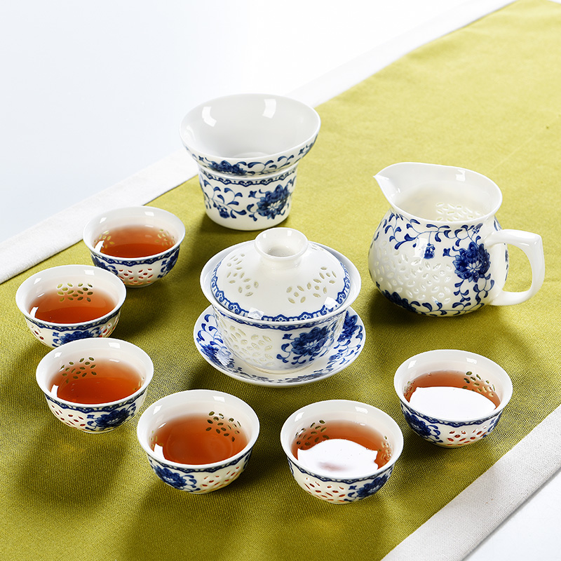 Blue and white porcelain god exquisite household ceramics kung fu tea tea tray was suit portable travel teapot tea, the tea is taking