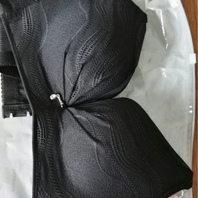 衣服超级喜欢,衣服质量很好,比实体店的便宜,又好看。 衣服超级喜欢,衣服质量很好,比实体店的便宜,又好看。