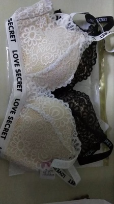 穿上很舒服，布料细腻丝滑，hin满意。。黑色洗过后会有些掉色，看在是小熊的福利份上可以完全忽略不计哈哈😄