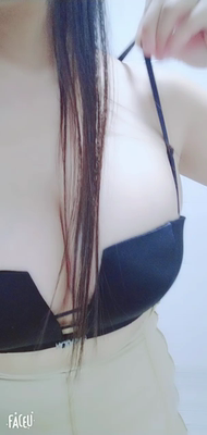 内衣穿上挺好的，买的最大码85B罩杯，还是有点压杯，要是罩杯再大点两个胸就不会紧的很紧了。