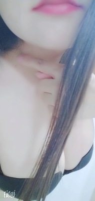 内衣穿上挺好的，买的最大码85B罩杯，还是有点压杯，要是罩杯再大点两个胸就不会紧的很紧了。