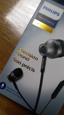 耳机还行吧。终于收到我需要的宝贝了，东西很好，价美物廉，谢谢掌柜的！说实在，这是我淘宝购物来让我最满意的一次购物。无论是掌柜的态度还是对物品，我都非常满意的。掌柜态度很专业热情，有问必答，回复也很快，我问了不少问题，他都不觉得烦，都会认真回答我，这点我向掌柜表示由衷的敬意，这样的好掌柜可不多。再说宝贝，正是我需要的，收到的时候包装完整，打开后让我惊喜的是，宝贝比我想象中的还要好！不得不得竖起大拇指。下次需要的时候我还会再来的，到时候麻烦掌柜给个优惠哦