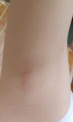 应该我用过的最满意的一款了。秒杀那些所谓的知名品牌，没有过敏或者发红的现象。气味也比较清香，而且很持久啊，过了一周了才长出了一点点。客服也很好，耐心解答各种问题，点个赞！接下来再用用看情况会回购。有需要的可以来购买，送的舒缓水也非常好用。太开心了。