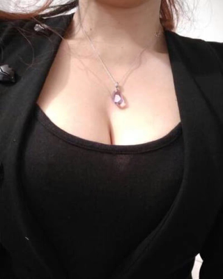 是正品,胸部紧实多了,而且现在更加翘了。 是正品,胸部紧实多了,而且现在更加翘了。