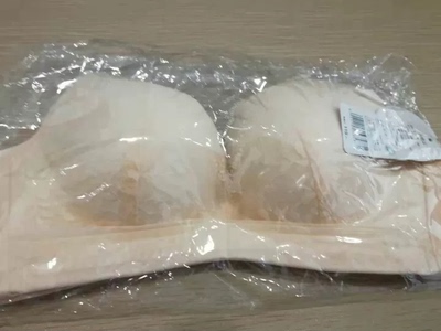 买回来很惊喜,和在实体店买的一样舒服,尺码也合适 买回来很惊喜,和在实体店买的一样舒服,尺码也合适