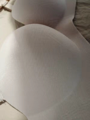 手感很好，质量也不错，穿上很舒服，没有钢圈也健康，聚拢效果还不错。