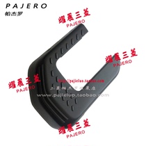 Suitable for Mitsubishi Pajero V77V75 simple version foot pedal corner car pedal two ends of the decorative plate plug cover