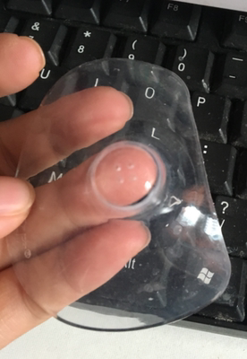 货品没有异味，乳头套很薄，放在乳头上小宝贝很好吸，但是觉得还是很疼，感觉戴不戴都是一样的，都疼，吸奶器很好用，只是吸力差了一点，始终是手动吸奶器，但是这个价位买这两样东西真的很划算了。