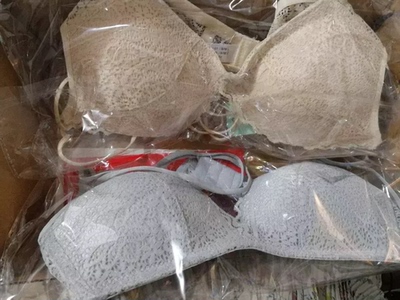 内衣质量挺不错的，尺码正规，，大小合适