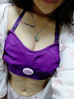 个人感觉效果还不错。用的时候。建议亲们先涂完精油后再按摩，然后再使用仪器热敷按摩可以促进吸收。这样使用后的胸部感觉效果会更好的。我就是这样做的。为了美就得付出啊，值得一提的是朋友花好几千，买了胸部产品，那么贵，太心疼钱了。我也使用了她的，我觉得还是我买的这个比较好些。做出来还要舒服一些。档位还可以根据自己舒适度选择，自动定时，穿戴也是可以调节，而且这个款式不会又任何尴尬。