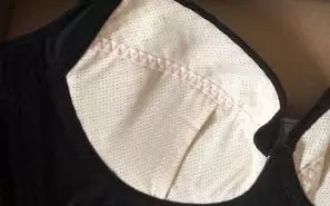 首先面料非常舒服，穿上不会勒，而且比较透气，总之非常不错。