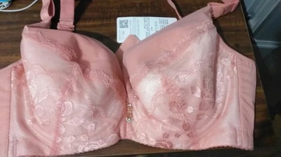 一直以来就很喜欢这个牌子，每次都不敢在网上买，这一次也是抱着试试的心态，没想到和实体店一样的，客服推荐的码子也刚刚好，下次会继续购买。