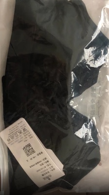 衣服质量很好，料子舒服透气，试穿了下很有型，真的是太喜欢了，还会再来的