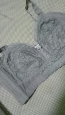 内衣质量很好，聚拢效果非常好，无钢圈非常柔软，价格又非惠，推荐购买。