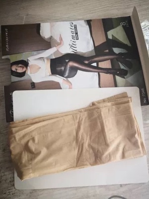 油亮光滑 手感特别好 肉色丝袜就要穿这样的 穿了和没穿一样看不出来 还穿什么丝袜