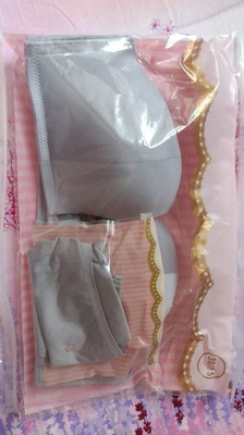 穿了一整天，出去玩，不会往下掉，而且不勒，穿吊带露肩的衣服必备。杯面很舒服，二分之一杯型衣服，很好搭配衣服，内裤质量也很好。