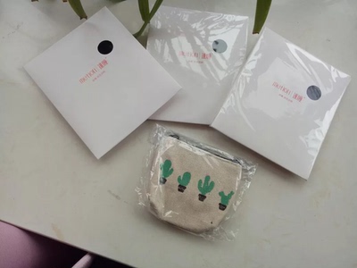 裤裤收到几天了，特意穿了才来评价，很舒服哦，特别适合夏天穿，透气，穿上很性感大小也合适，喜欢的亲抓紧时间下手哦