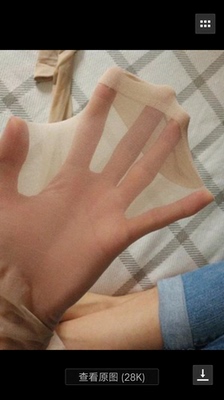 丝袜收到了，物流很给力很快就到了。打开看了一下，包装很精致，很喜欢哦！今天特意穿了下才来评价的，洗过干后放袋子里，放冰箱里冰了冰，拿出来凉凉的感觉.没有出现滑丝，而且还挺隐形的，服帖又不勒，价格也划算。比之前买的好多了。都是我喜欢的。