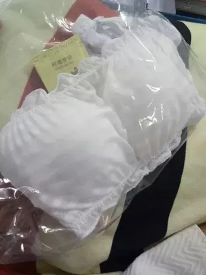 还送了香包，香香的很好闻，我喜欢。