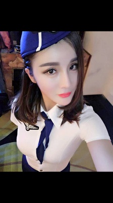 很显身材。很有空姐的感觉漂亮极了