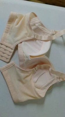 颜色很正，喜欢穿这种版型的，不臃肿，型还好，网眼设计很好，透气