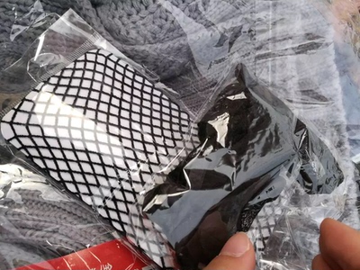 老板人很好，因为着急要，老板免费给发的顺丰，衣服质量看着不错就是有点味道。送的网袜跟丁字裤质量也蛮好的谢谢老板