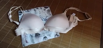 这次的内衣也挺好的，感觉薄膜杯可以买小一码