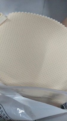 拿到包裹时完好,没有压变形。发洪水导致商家发货有点延迟,但是客服态度让人很满意。内衣质量和颜色还行,很满意!以后有需要还会再来! 拿到包裹时完好,没有压变形。发洪水导致商家发货有点延迟,但是客服态度让人很满意。内衣质量和颜色还行,很满意!以后有需要还会再来!