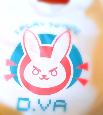 质量很好，帮朋友买的，她特别喜欢，非常好，颜色很靓丽，摸着手感也好，穿上很修身