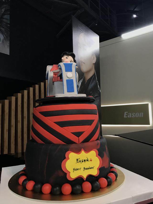 而爱整人的eason也故意开玩笑,称自己还有一个愿望是"希望那姐剃光头