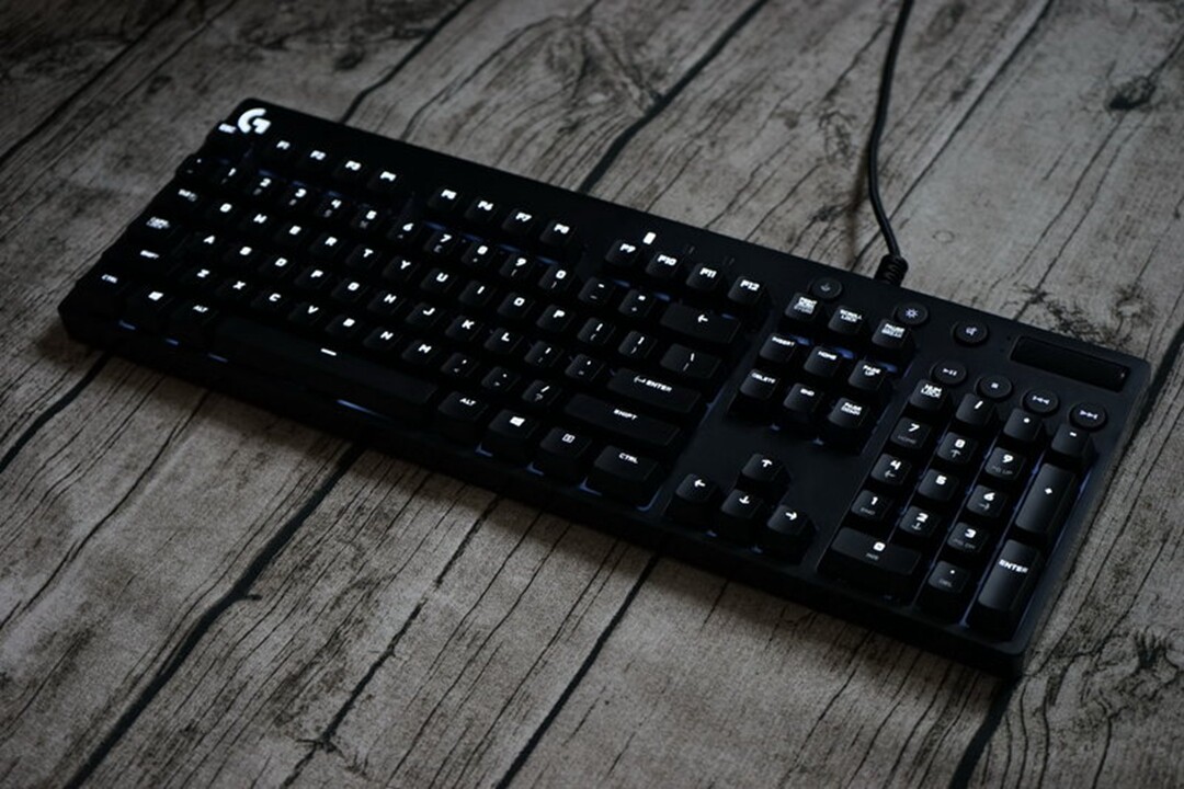 去购买 罗技g640的外观也一如既往的简单低调,垫面除了印有罗技logo便